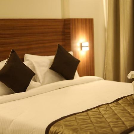 Kyriad Hotel Solapur By Othpl Exterior foto