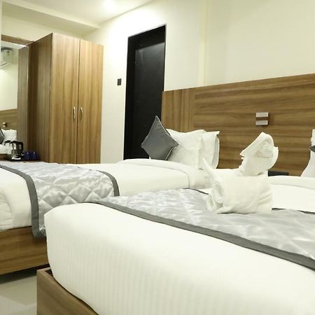 Kyriad Hotel Solapur By Othpl Exterior foto