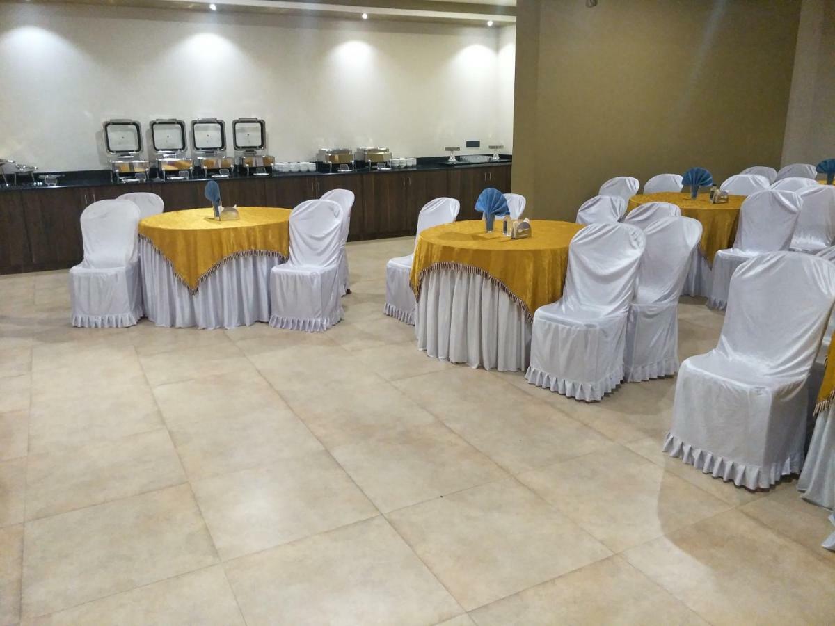 Kyriad Hotel Solapur By Othpl Exterior foto