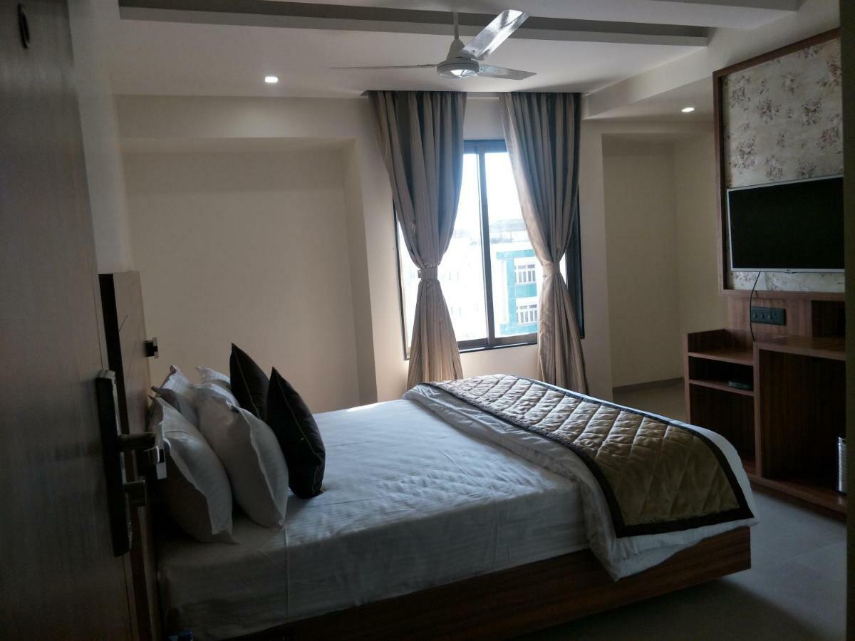 Kyriad Hotel Solapur By Othpl Exterior foto