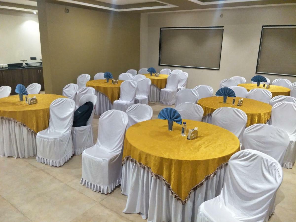Kyriad Hotel Solapur By Othpl Exterior foto