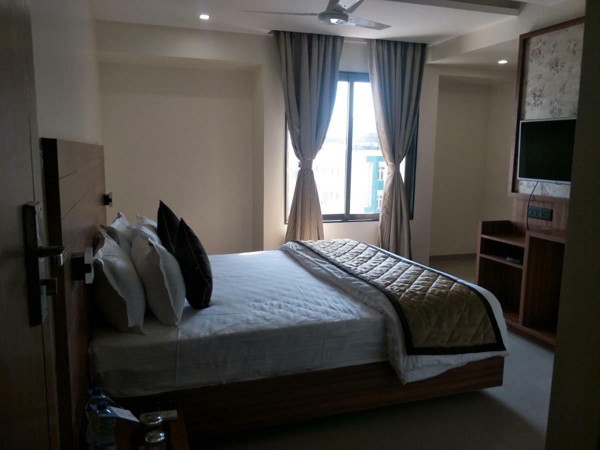Kyriad Hotel Solapur By Othpl Exterior foto